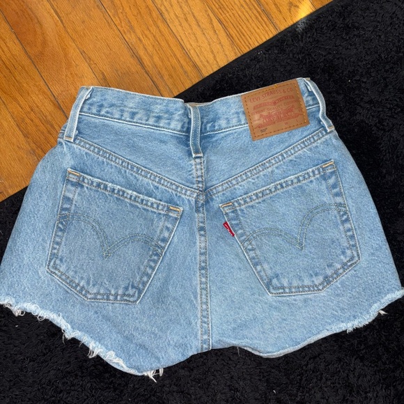 Levi’s 501 Denim Shorts - Picture 2 of 3